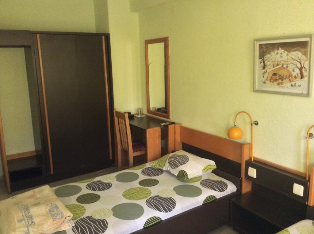 Hotel Balevurov Санданський Номер фото