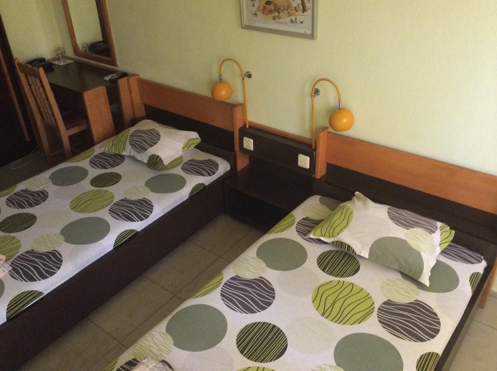 Hotel Balevurov Санданський Номер фото